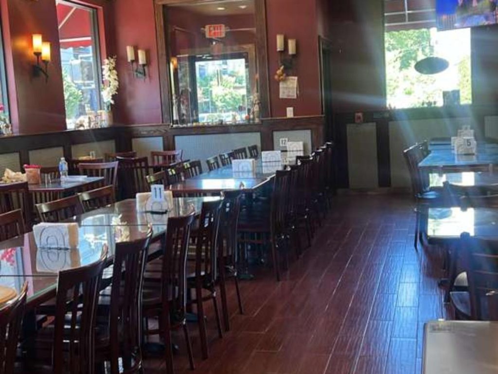 Interior de Cecilia’s Pupusería, el restaurante familiar donde el sabor salvadoreño reúne a la diáspora en Nueva Jersey. 