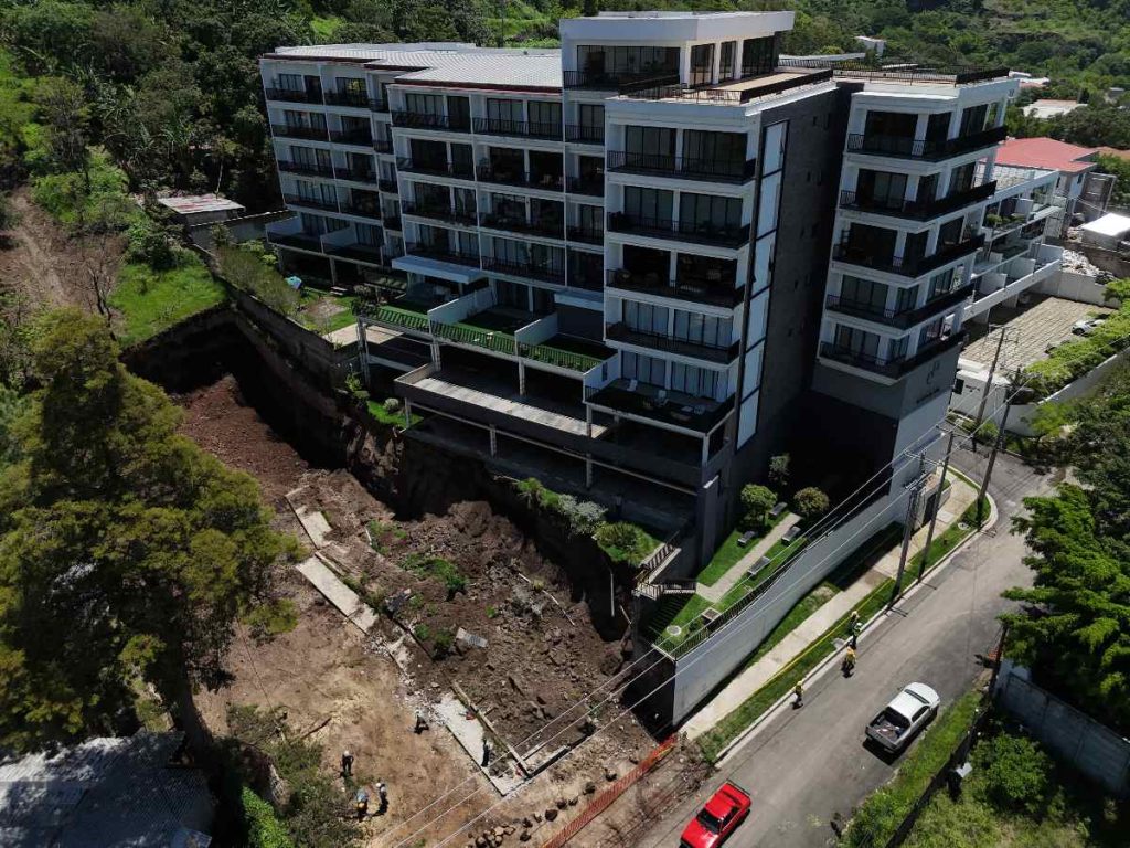 Equipos técnicos inspeccionan la zona para determinar riesgos y posibles obras de mitigación.