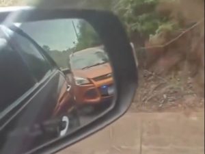 El VMT impuso dos multas al conductor tras detectar el uso de sirenas y la circulación sobre el hombro de la carretera.