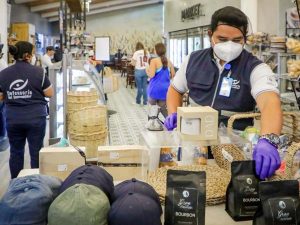 La Defensoría del Consumidor detectó más de 110 productos vencidos durante operativos por el Día del Padre en El Salvador.