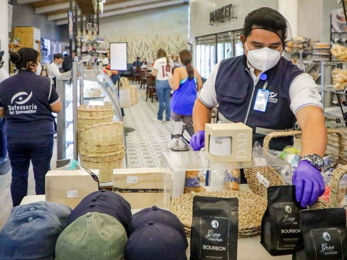 La Defensoría del Consumidor detectó más de 110 productos vencidos durante operativos por el Día del Padre en El Salvador.