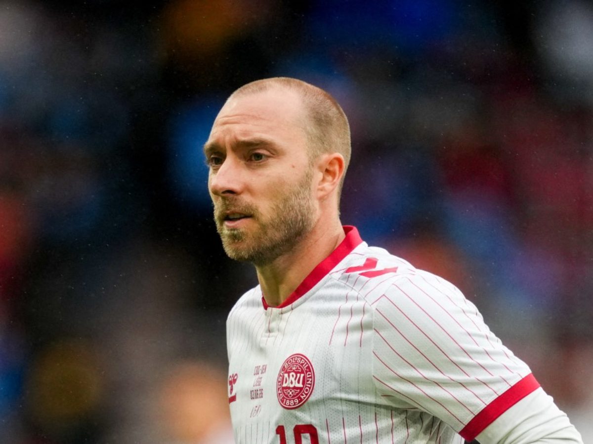 Christian Eriksen, jugador de Dinamarca, se desplomó en amistoso. Foto AFP