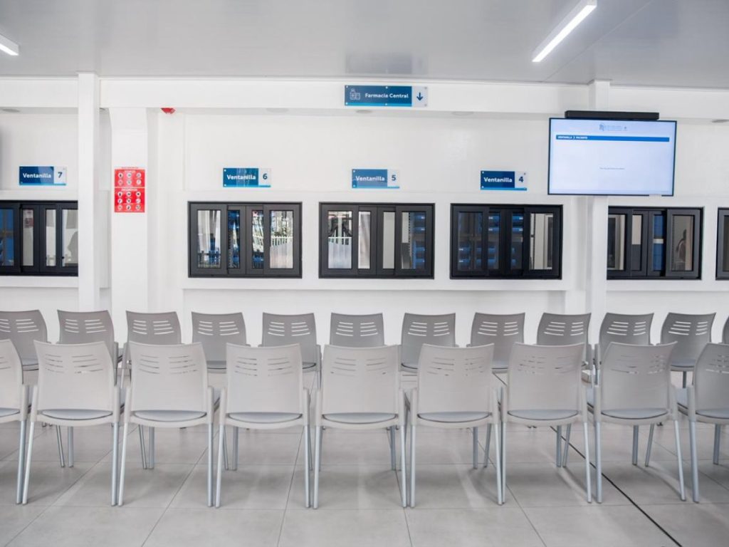 La farmacia central acompaña los servicios médicos del nuevo Hospital Rosales.