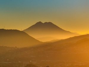 El Ministerio de Medio Ambiente advierte que El Niño podría favorecer temperaturas más altas, menos lluvias y una canícula más prolongada en El Salvador.