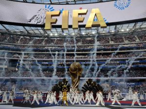 Varios artistas actúan durante la ceremonia de apertura del Mundial de Fútbol de 2026, antes del partido del Grupo D entre Estados Unidos y Paraguay en el Estadio de Los Ángeles en Inglewood, el 12 de junio de 2026. Foto AFP