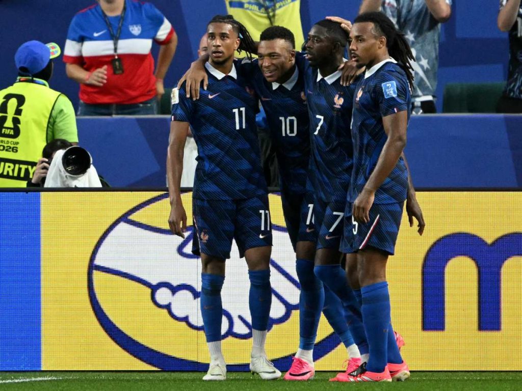 Mbappé llegó a 16 goles en Mundiales y quedó a dos de Lionel Messi. Francia cerrará la fase de grupos ante Noruega.
