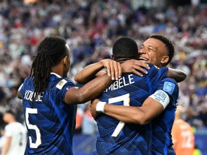 Mbappé brilla bajo la tormenta y Francia golea 3-0 a Irak