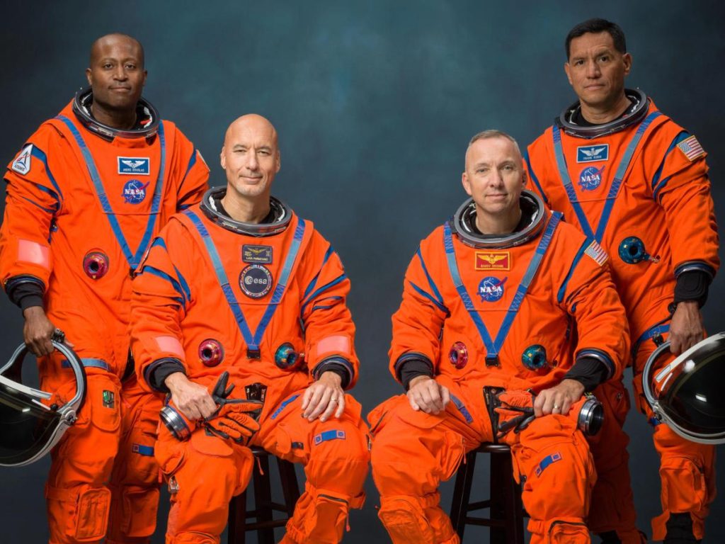 La NASA presentó a la tripulación de Artemis III, integrada por Frank Rubio, Andre Douglas, Luca Parmitano y Randy Bresnik, quienes participarán en una misión clave para preparar el regreso de los astronautas a la Luna.