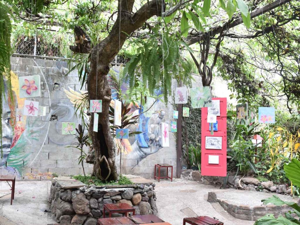 Miguel Ángel Ramírez ha dedicado más de dos décadas a promover las artes plásticas como una herramienta de transformación social para la niñez y juventud de Panchimalco.