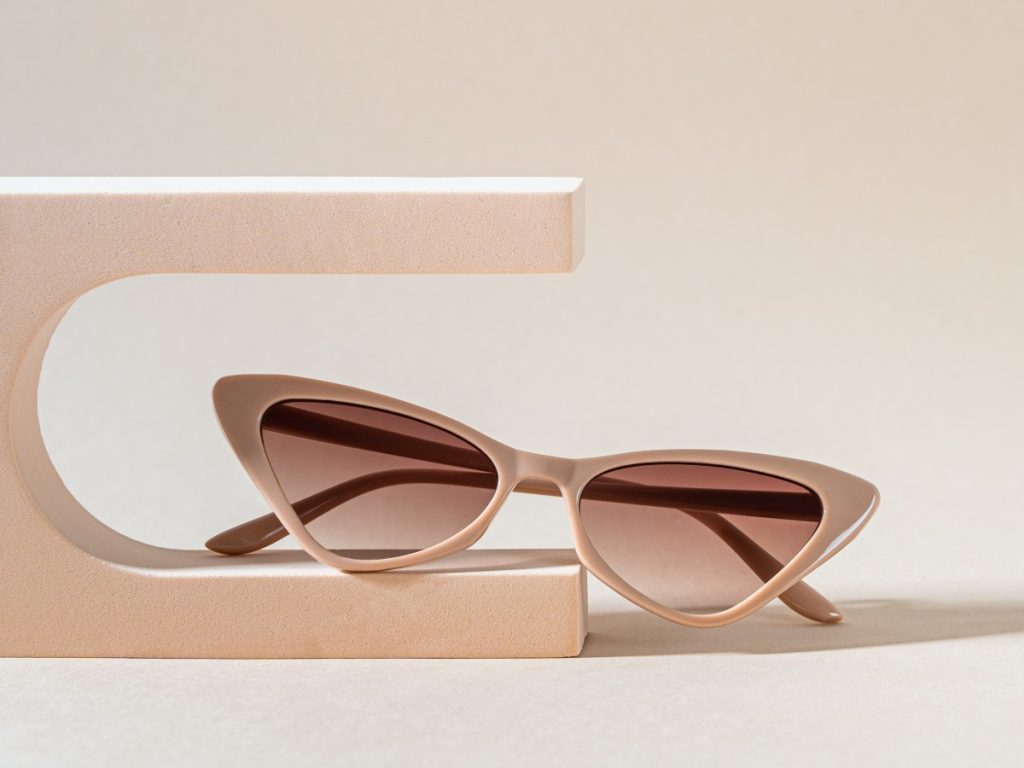Las gafas cat eye elevan la mirada y suman un aire sofisticado a cualquier estilismo de temporada.