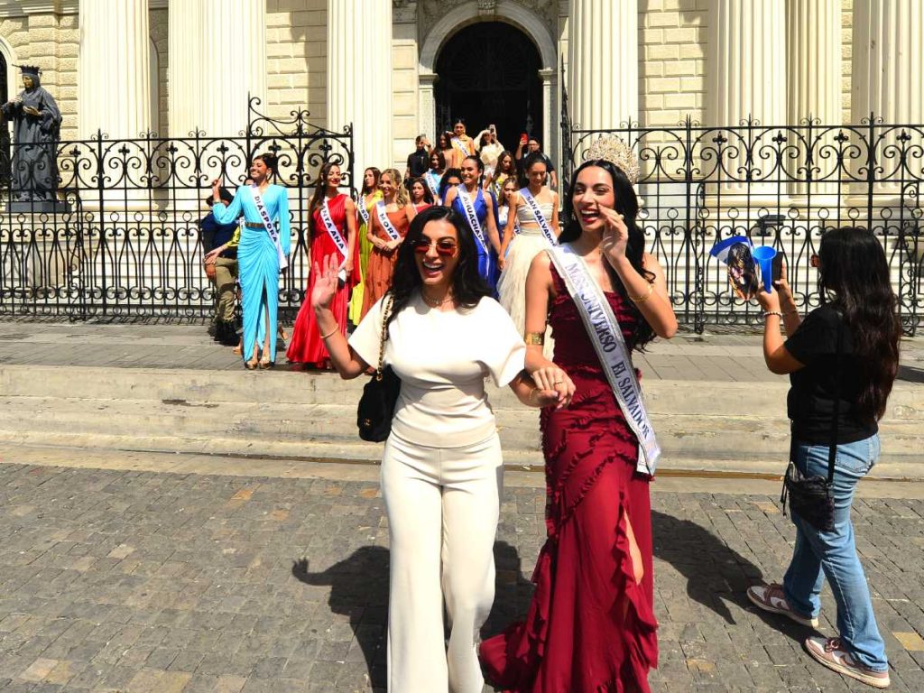 Giulia Zanoni y Andrea Aguilar compartieron un mensaje de respaldo a las candidatas que buscan convertirse en la próxima Miss Universo El Salvador. Fotografía/ Lissette Monterrosa