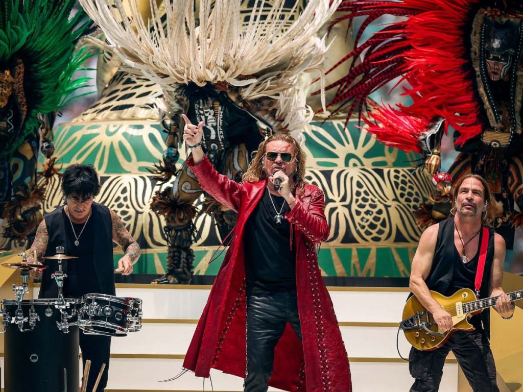 La banda mexicana Maná fue la encargada de abrir el espectáculo musical de la ceremonia inaugural con su éxito 