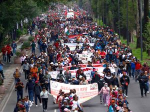 Miles de manifestantes bloquean acceso al estadio Azteca a días de la apertura del Mundial