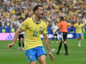 Gabriel Martinelli celebra el gol de gane de Brasil. Foto AFP
