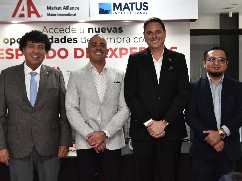 Representantes de Matus International, IAA, la Unión Portuaria del Pacífico y el sector importador participaron en la inauguración del nuevo centro de servicios especializado en subastas internacionales de vehículos. Fotografía/ Miguel Lemus