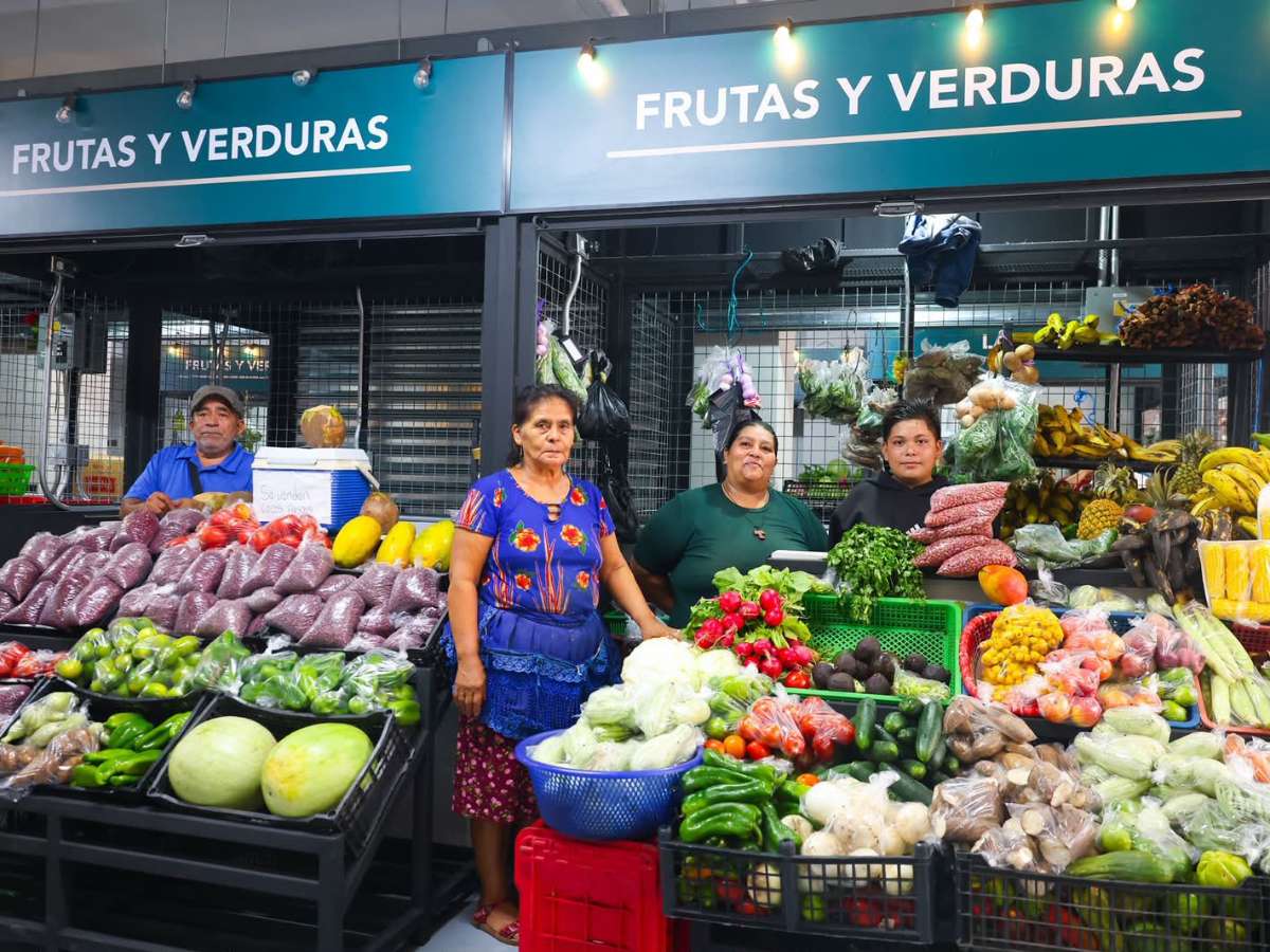 El nuevo mercado municipal de La Palma cuenta con más de 85 puestos comerciales distribuidos en dos niveles.