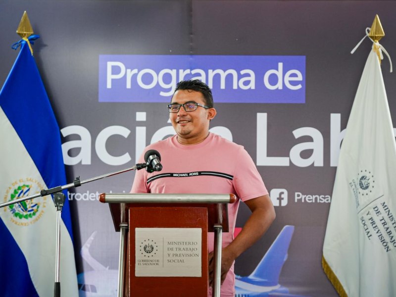 Trabajadores de los 14 departamentos integran el nuevo contingente que viajará a Canadá.