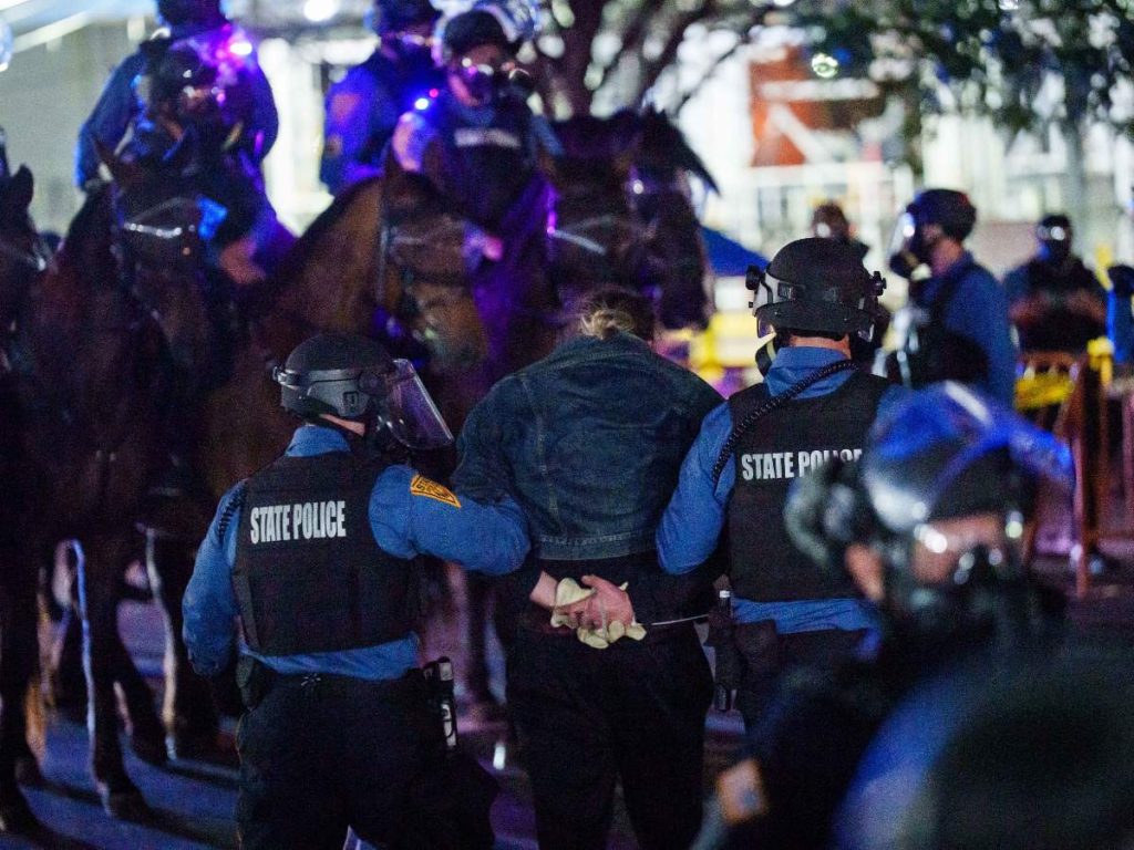 El Congreso de Estados Unidos aprobó un proyecto de ley de $70,000 millones para financiar la ofensiva migratoria del presidente Donald Trump durante el resto de su mandato.