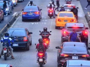 motociclistas-tercer-carril