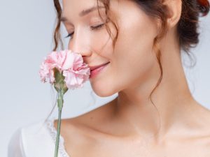 El olfato, a menudo considerado un sentido menor, tiene un papel clave en la salud emocional y la memoria