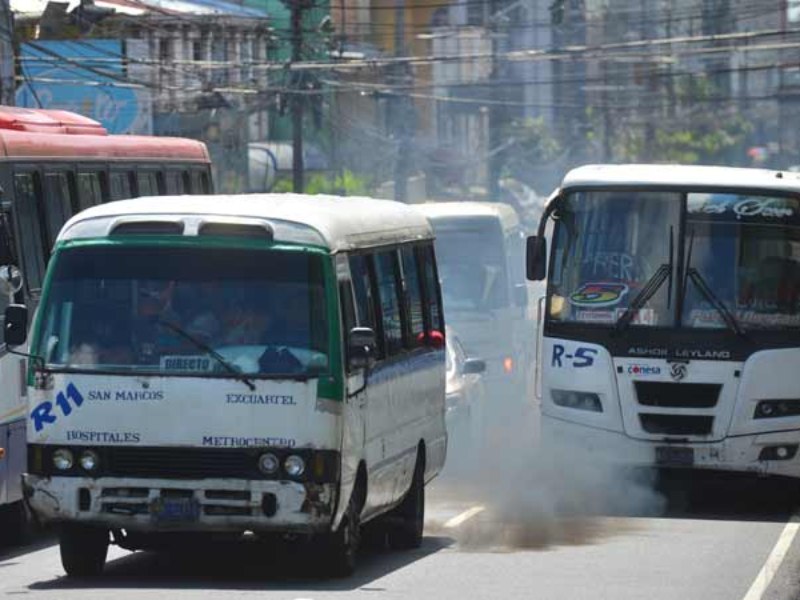 Buses, microbuses, carros particulares y transporte de carga pueden ser sancionados si sobrepasan los límites permitidos de emisiones.