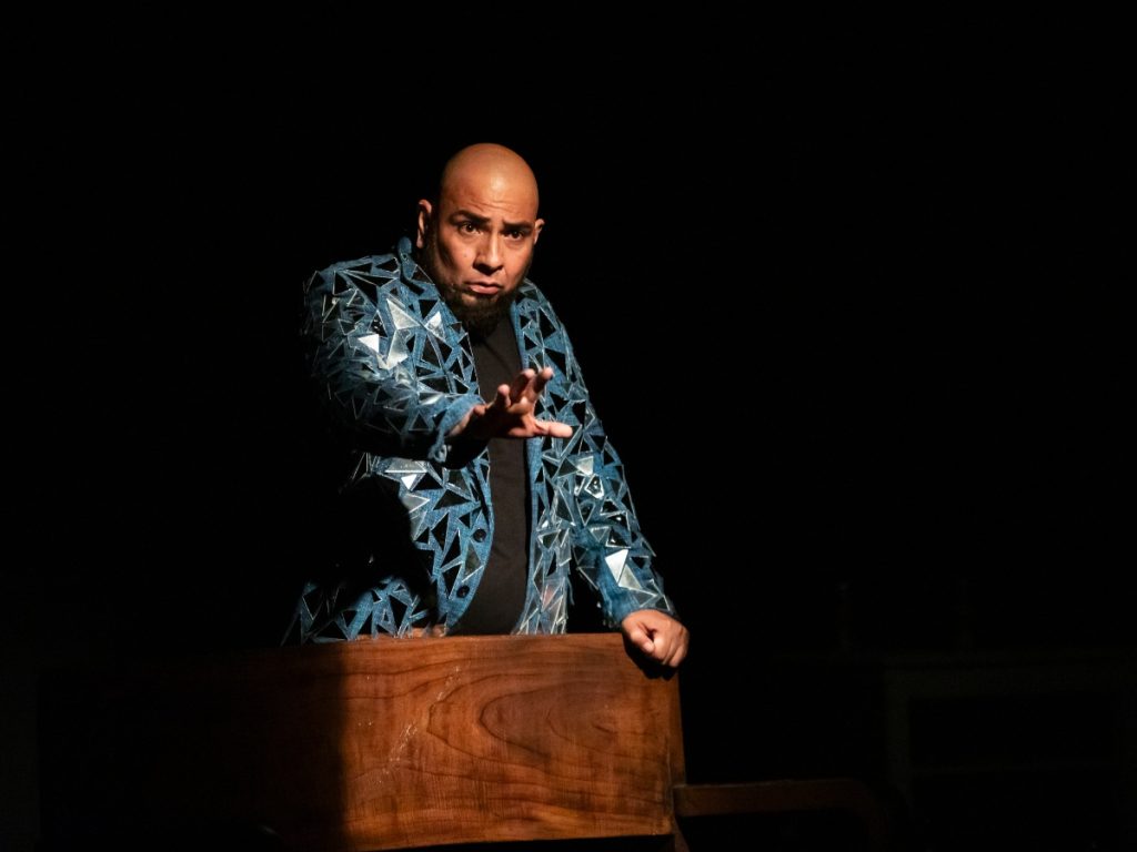 Óscar Guardado y Paolo Salinas protagonizan Nada/Dura/Siempre, una obra que regresa al Teatro Luis Poma del 25 al 28 de junio. Fotografía/ René Figueroa - Teatro Luis Poma