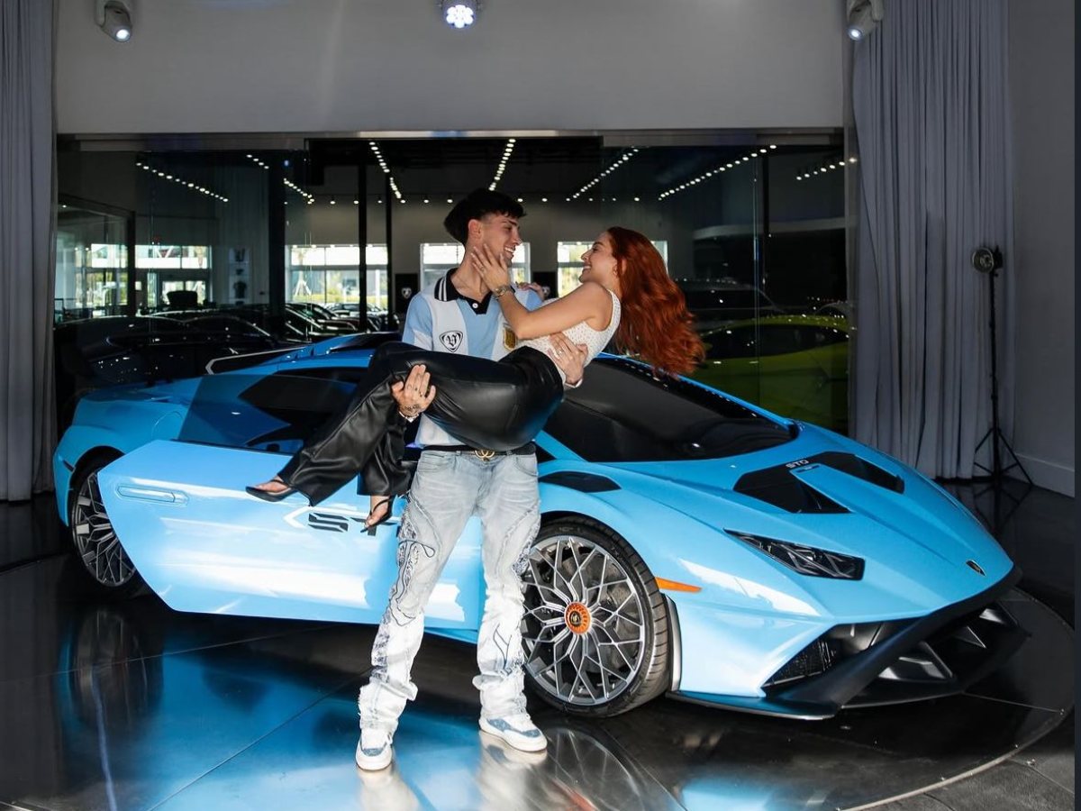 Nicolle Figueroa le regaló un Lamborghini azul a su esposo. Foto IG Nicolle Figueroa