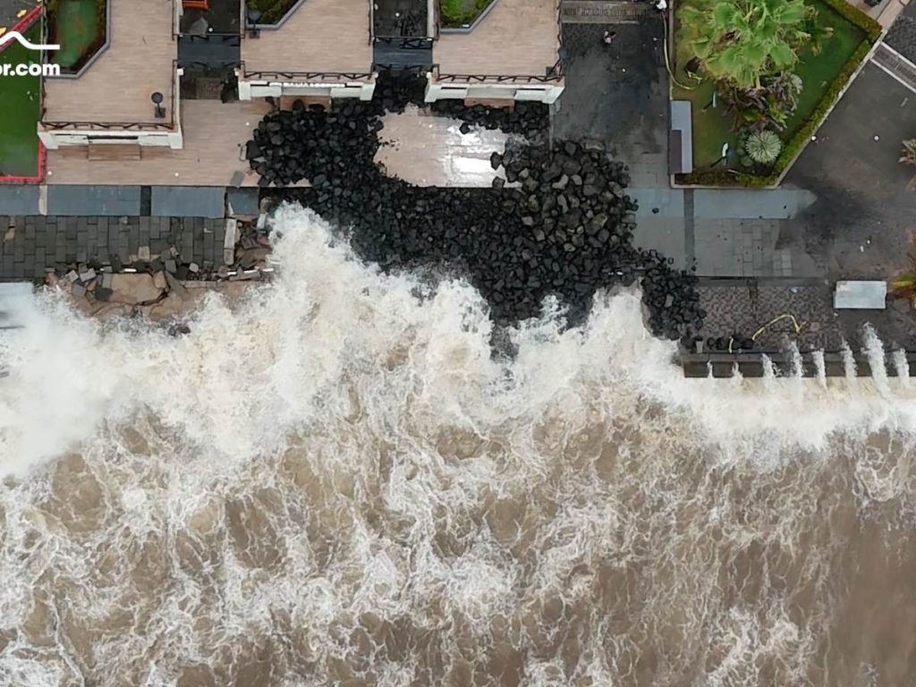 Dron | Fuerte oleaje sigue golpeando el Puerto de La Libertad