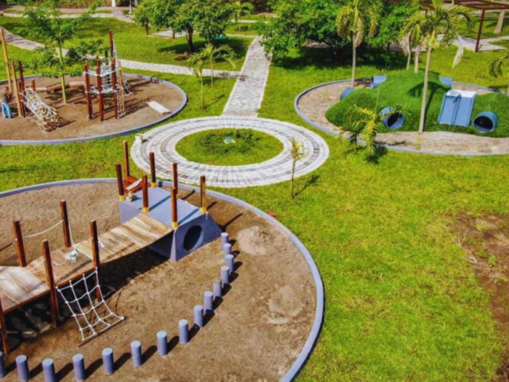 El Parque de Aventuras Surf City Walter Thilo Deininger ofrece senderos, canopy y actividades extremas en una de las reservas naturales más importantes de El Salvador.