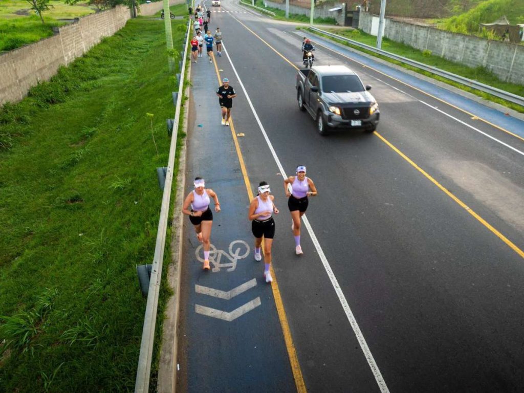 El Periférico Claudia Lars fue utilizado este domingo para promover deporte, recreación y movilidad sostenible.