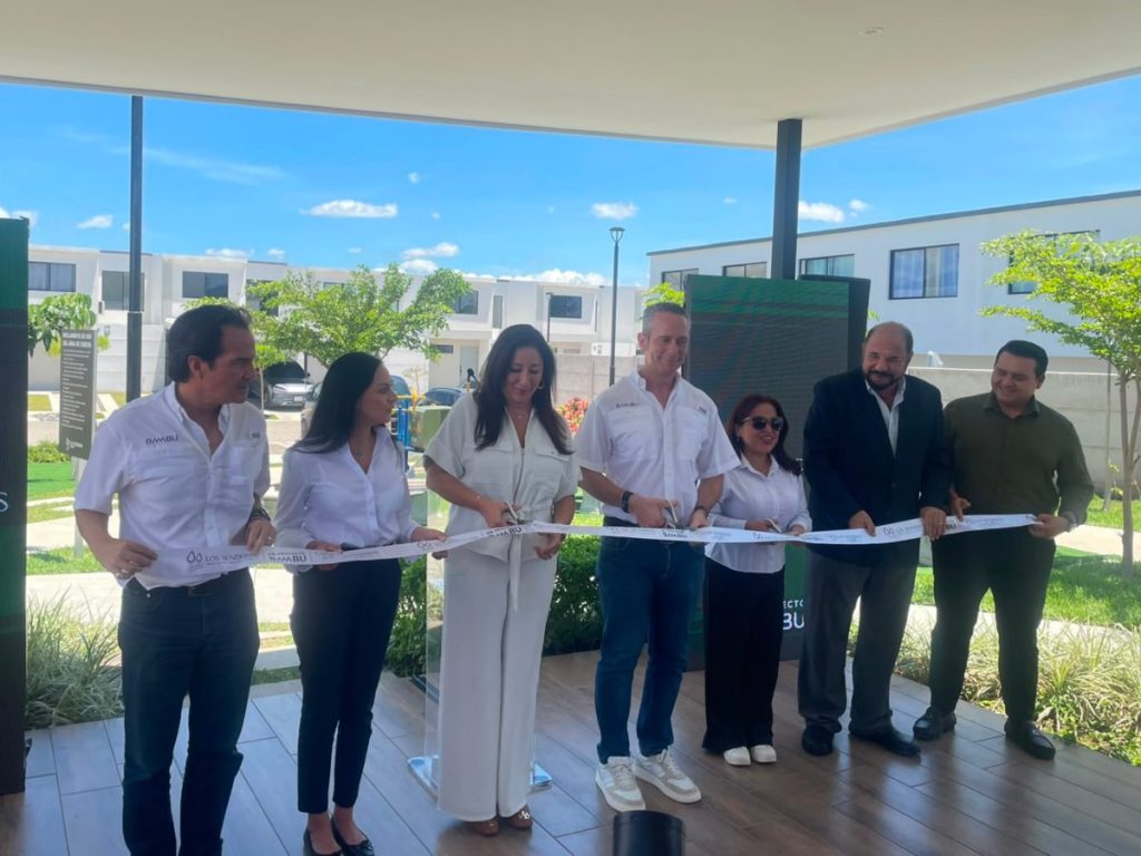 El proyecto es desarrollado por BAMBU y forma parte de una plataforma habitacional que proyecta viviendas para más de 4,500 familias en San Juan Opico, Santa Ana y Zacatecoluca.
