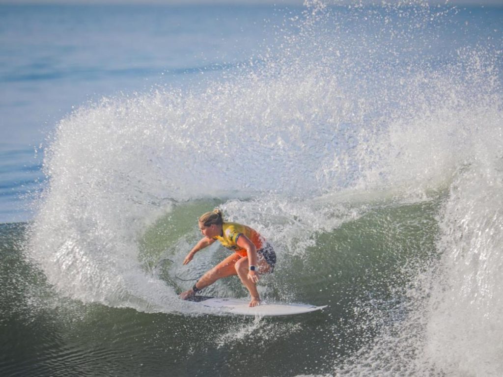 La estadounidense Gabriela Bryan clasificó a las semifinales del Surf City Pro. Foto Cortesía