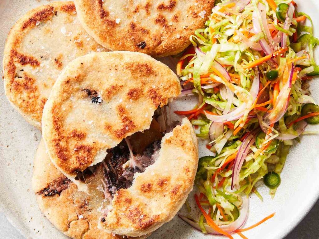 Sabores de pupusas exóticas en El Salvador.