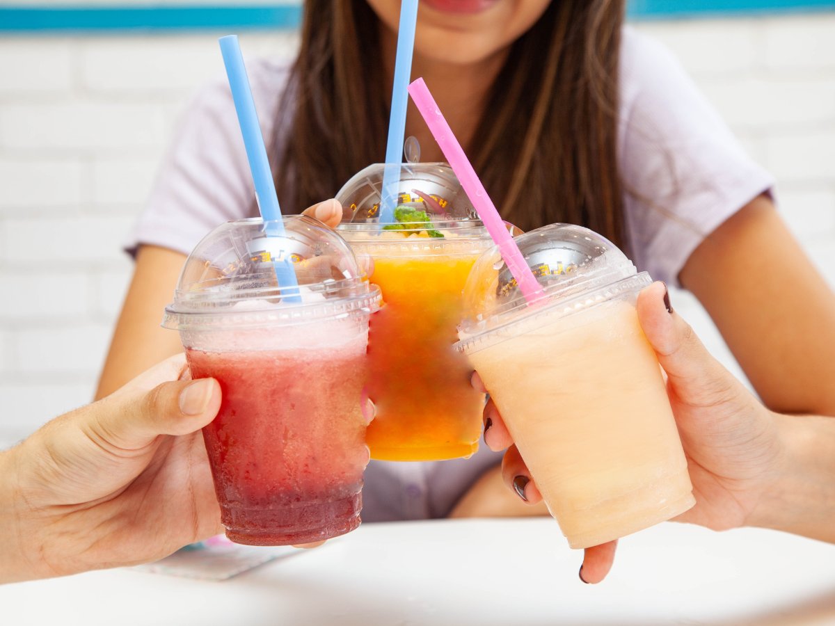 La fruta entera, el agua y la leche son alternativas asociadas con menor riesgo de hipertensión a largo plazo.