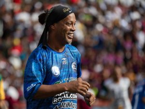 Ronaldinho jugará en la tercera división de Italia. Foto EFE