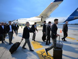 Jugadores de Irán llegan al Aeropuerto Internacional de Tijuana para iniciar su preparación rumbo al Mundial 2026.