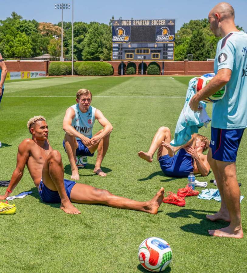 Noruega pasó de una sesión fotográfica como vikingos a entrenamientos sin camiseta en Estados Unidos. Foto/ Cortesía 