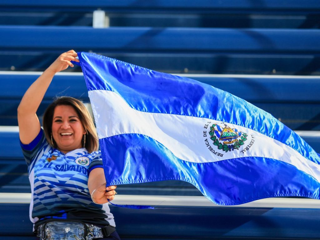 Aficionada de la Selecta en Utah para apoyar. Foto Cortesía FESFUT
