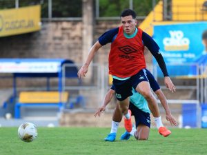 Styven Vásquez entrenando con la Selecta. Foto Selecta