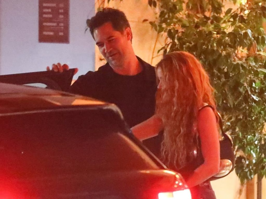 Las imágenes de Shakira y Manuel García Rulfo juntos han generado rumores de romance y convertido al actor mexicano en tendencia internacional.
