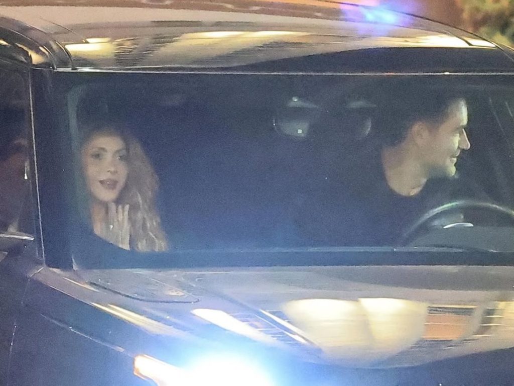 Las fotografías de Manuel García Rulfo junto a Shakira en Los Ángeles han desatado rumores sobre una posible relación sentimental entre ambos.