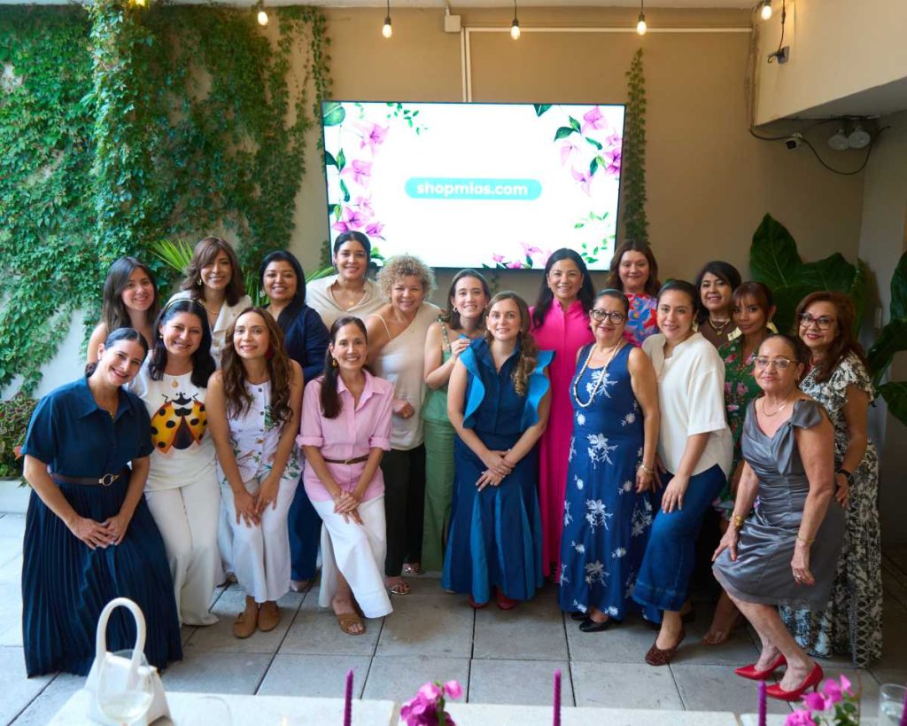 Diseñadoras nacionales participaron en el relanzamiento de ShopMios.com, la plataforma digital que impulsa la moda y el talento salvadoreño.