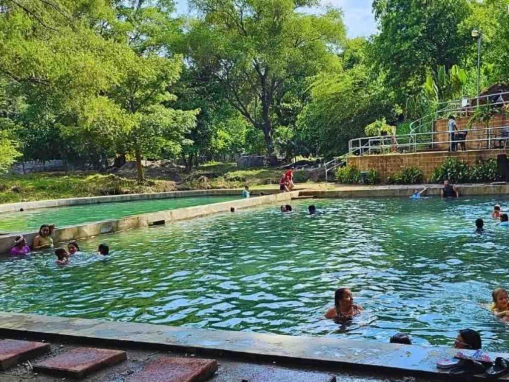 Naturaleza, descanso y ambiente familiar en el corazón del Valle de Zapotitán.