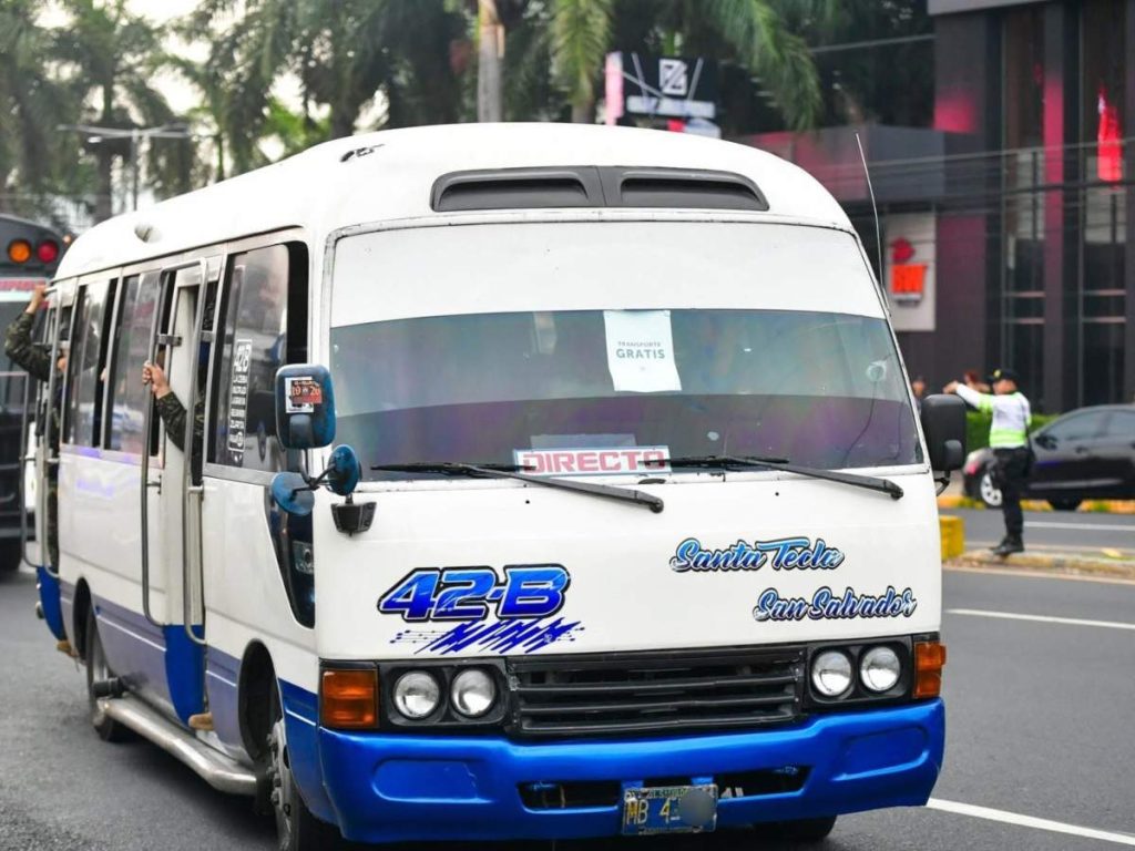 El transporte colectivo sigue moviendo a miles de salvadoreños, y estas son las rutas con mayor demanda.