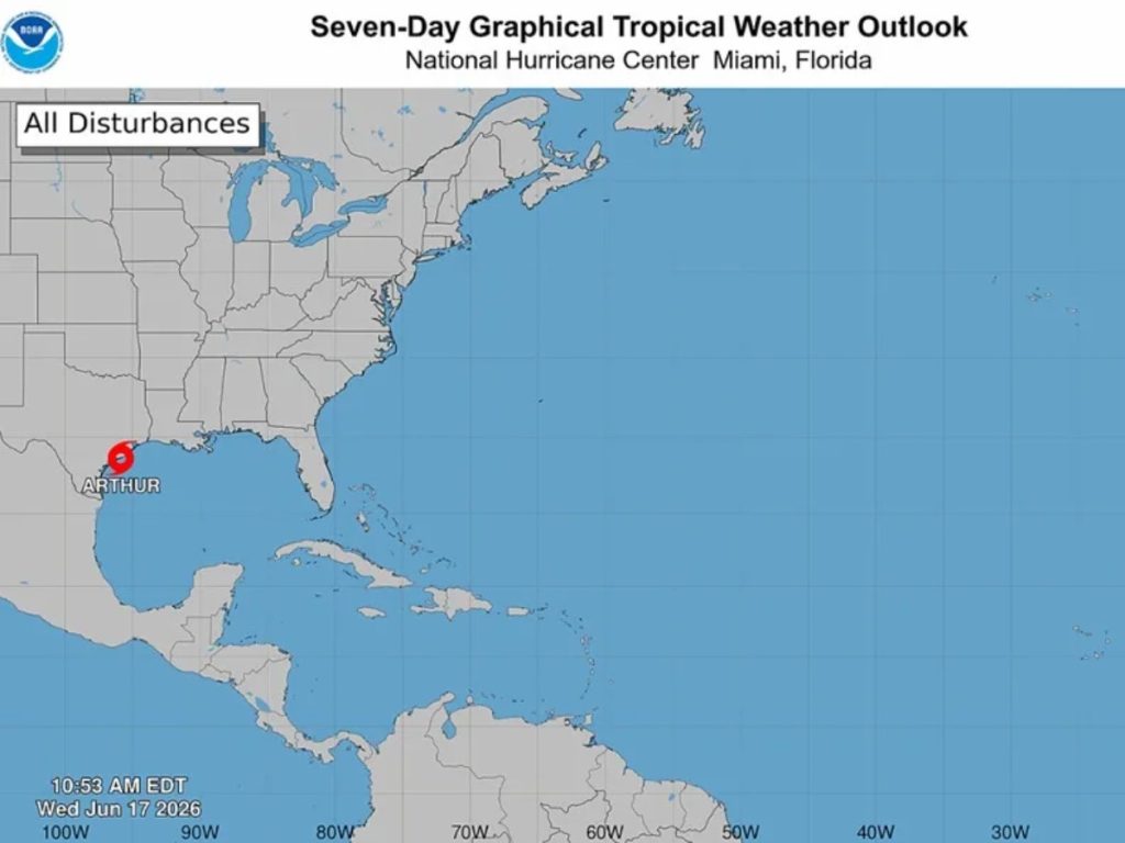 Fotografía tomada, este 17 de junio de 2026, de la página del Centro Nacional de Huracanes (NHC, en inglés) que muestra un gráfico de la tormenta tropical Arthur, primer ciclón de la temporada del Atlántico, frente a las costas de Texas.