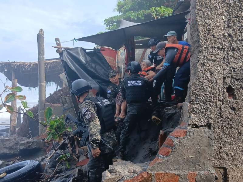 Autoridades recomiendan tener a mano los números de emergencia. Foto: Protección Civil.