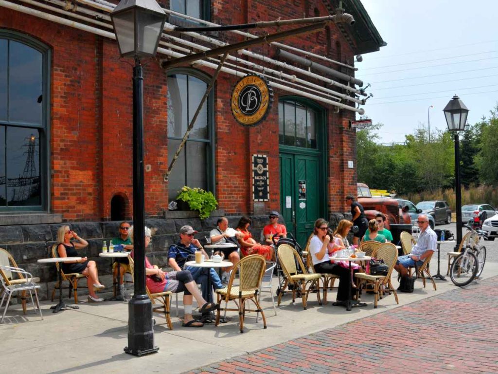 El histórico Distillery District y St. Lawrence Market, dos paradas clave para conocer la oferta cultural y gastronómica de Toronto.