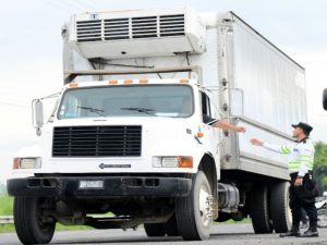 El VMT mantiene horarios de restricción para el transporte de carga en distintos corredores y municipios de El Salvador.