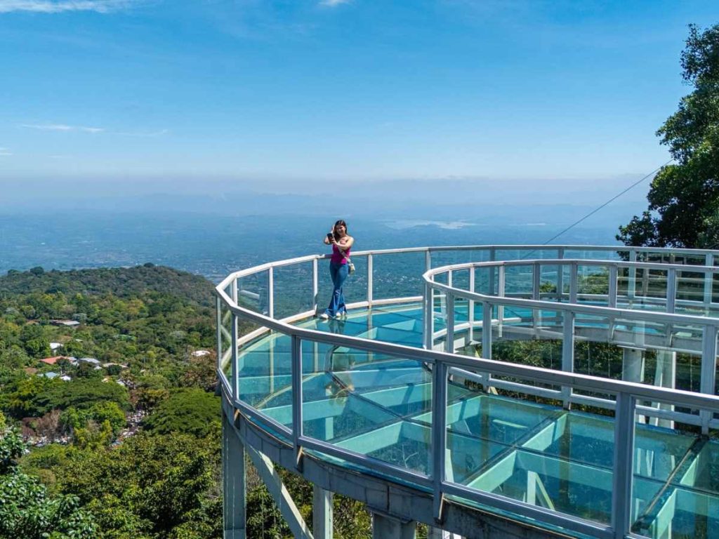 Recorre senderos, descubre miradores espectaculares y vive emocionantes aventuras en cuadrimoto en uno de los destinos más encantadores de El Salvador.