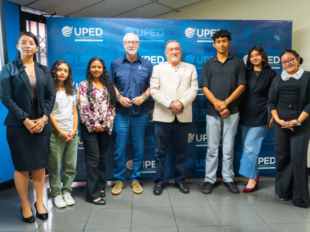 uped-universidad-estudiantes